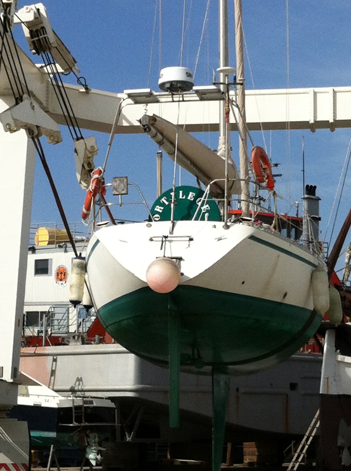 VELERO SORTILEGE : RECORTE DE POPA "CLASICA" PARA HACER PLATAFORMA DE BAÑO