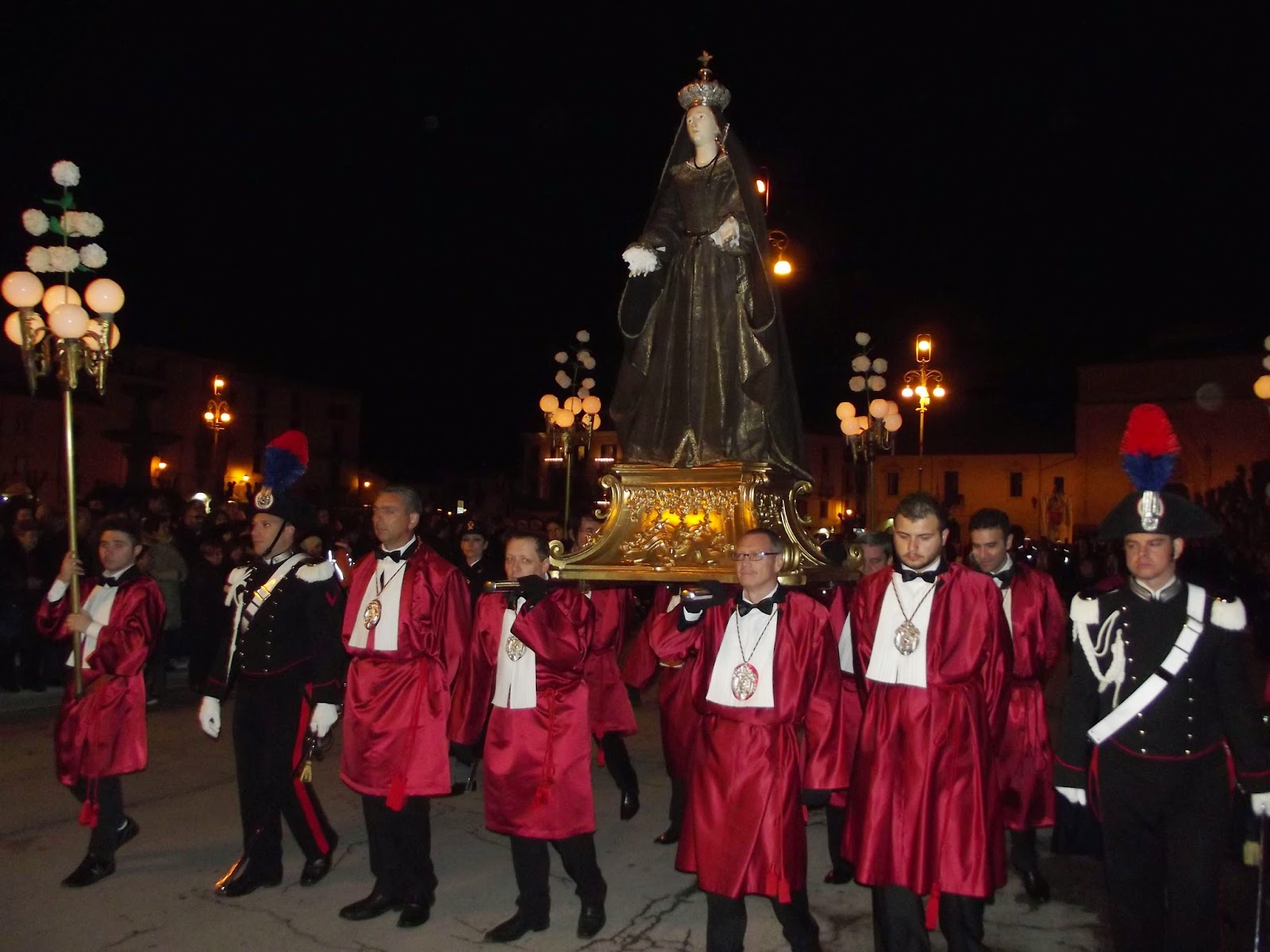 CENTROABRUZZONEWS: RIVIVE LA PROCESSIONE DEL VENERDÌ SANTO