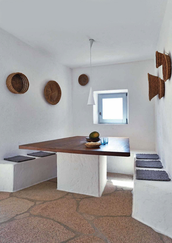 Inspiring interiors with a fresh mediterranean country vibe. Henry Del Olmo for Cote Sûd via @frenchbydesign