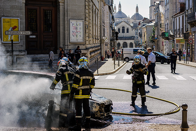 Les pompiers de Périgueux éteignent un incendie Cours Tourny