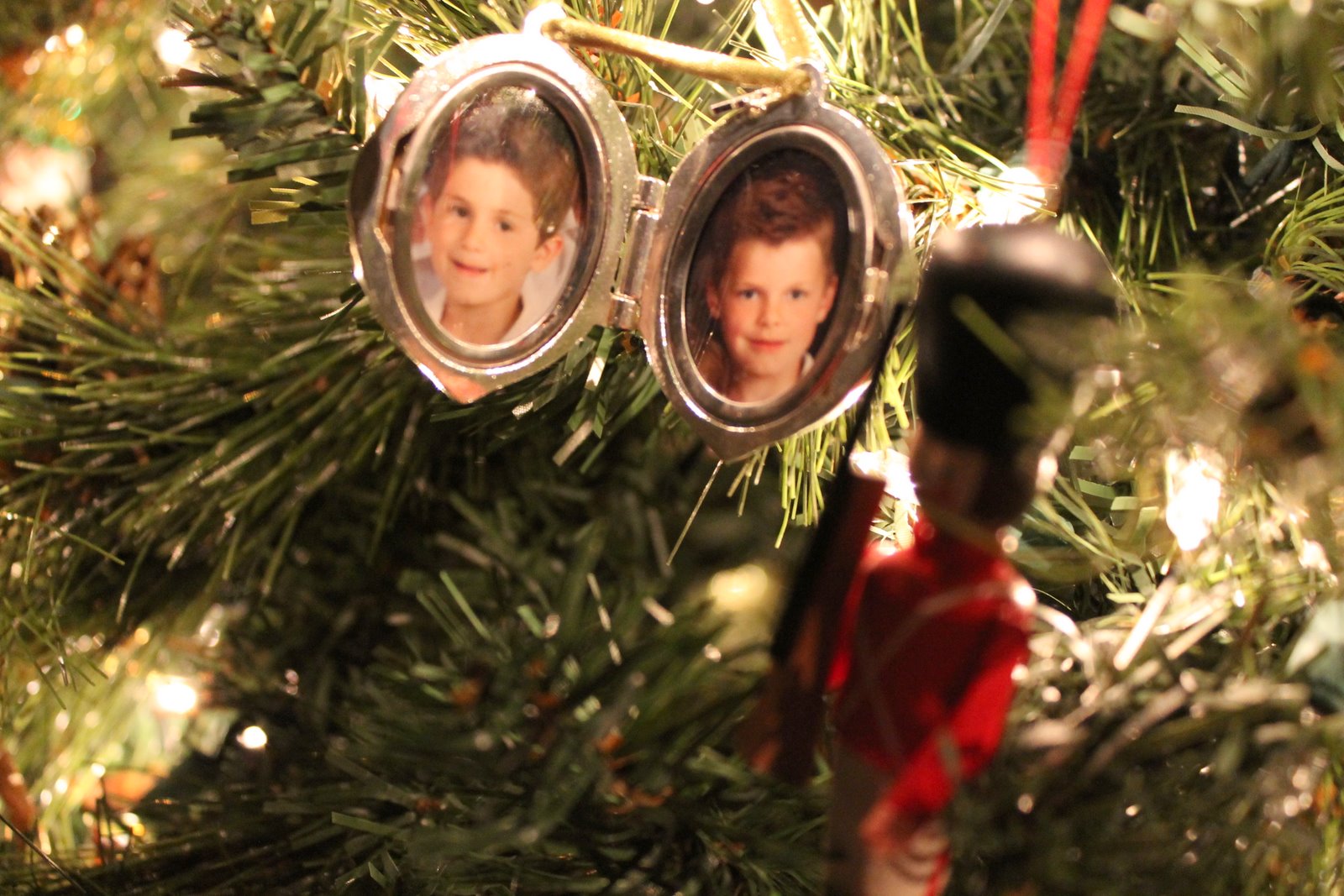 MISTY'S MORNINGS: When Your Tree Tells a Story Christmas Home Tour