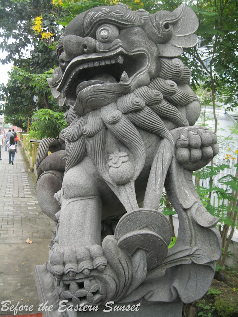 The Chinese lion of Jones Bridge