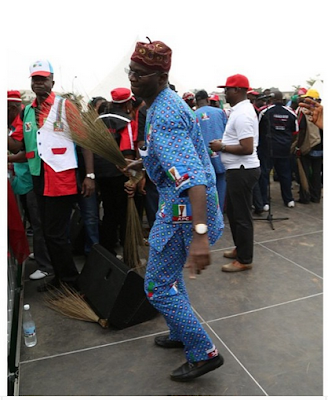 Photos: Fashola Dancing Shoki at APC Campaign Rally