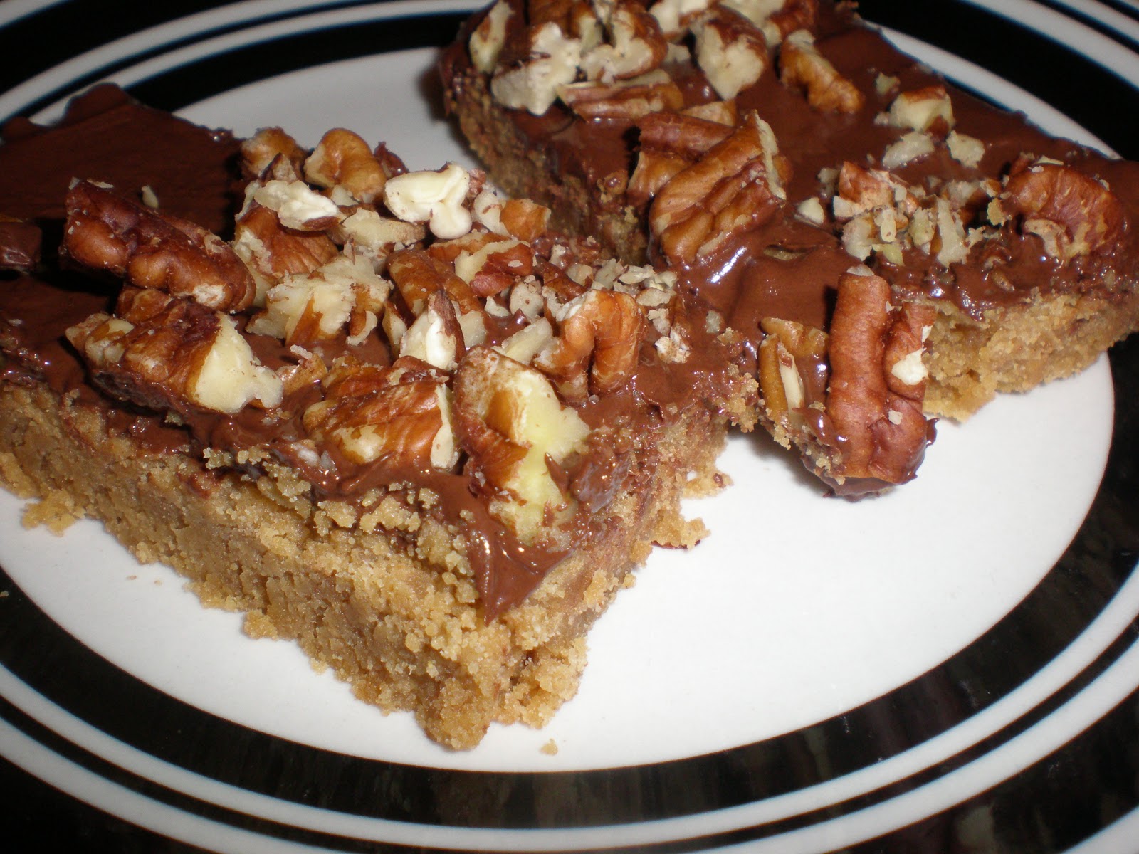 Love Thy Kitchen Chocolate Pecan Toffee Bars