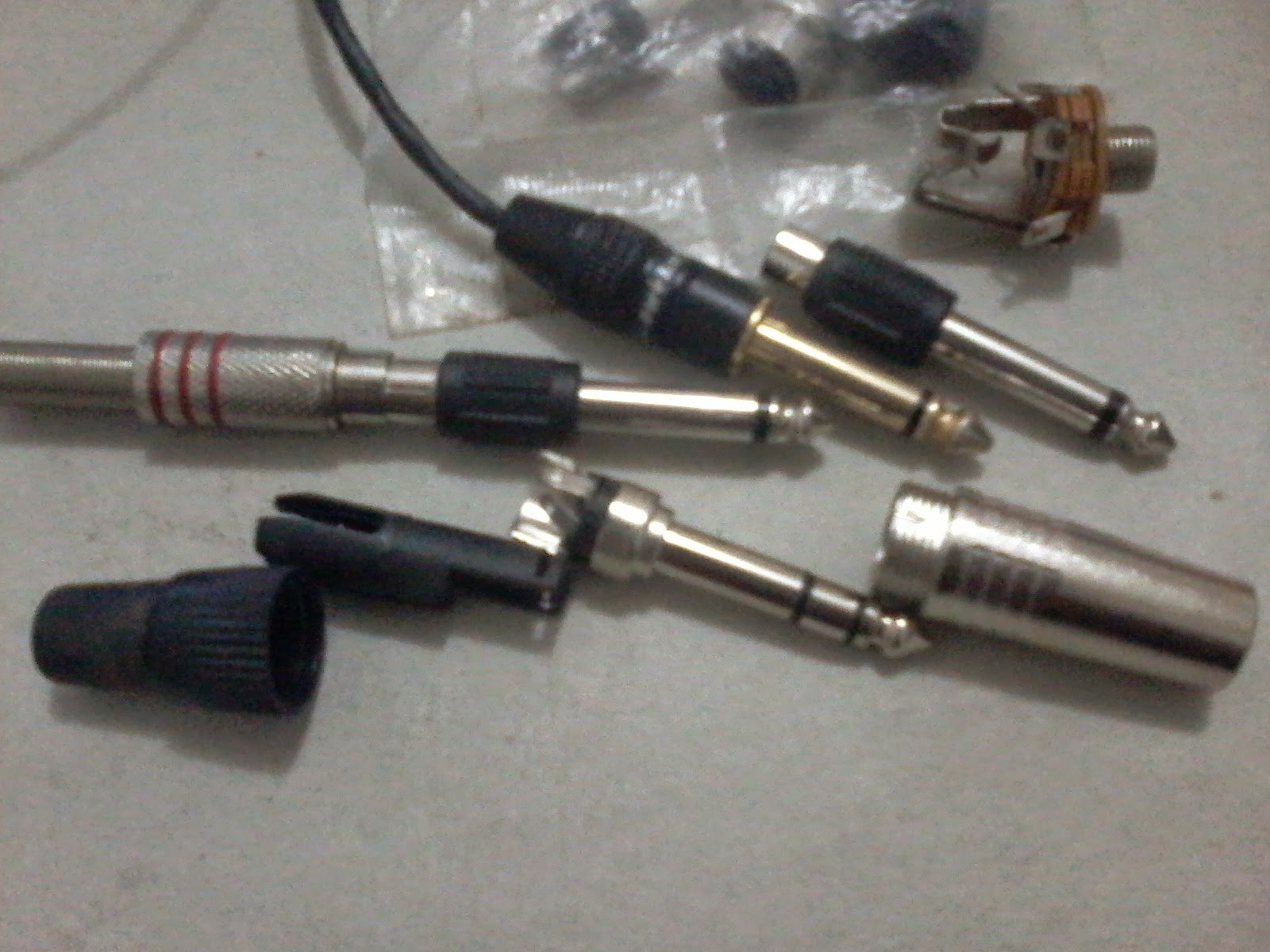 Teknik Dasar Elektronika dalam Menyolder Kabel Jack Guitar