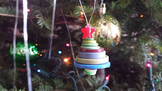 Button Christmas Tree Craft Button Christmas Tree Craft, crafts, kids crafts, Christmas crafts, Christmas ornament