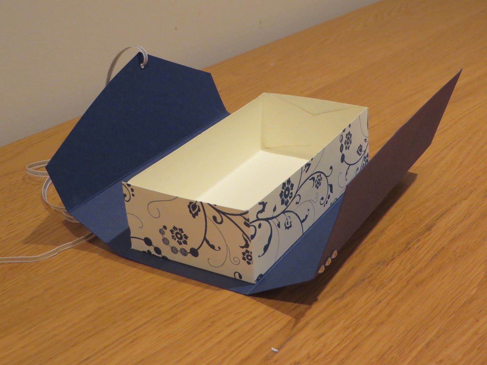 CraftyCarolineCreates Clutch Bag Gift Box Tutorial, Using Flowering