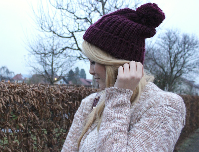 Outfit mit Sale Schnäppchen: braune Wildlederleggings und Strickcardigan Outfit mit Sale Schnäppchen: braune Wildlederleggings und Strickcardigan