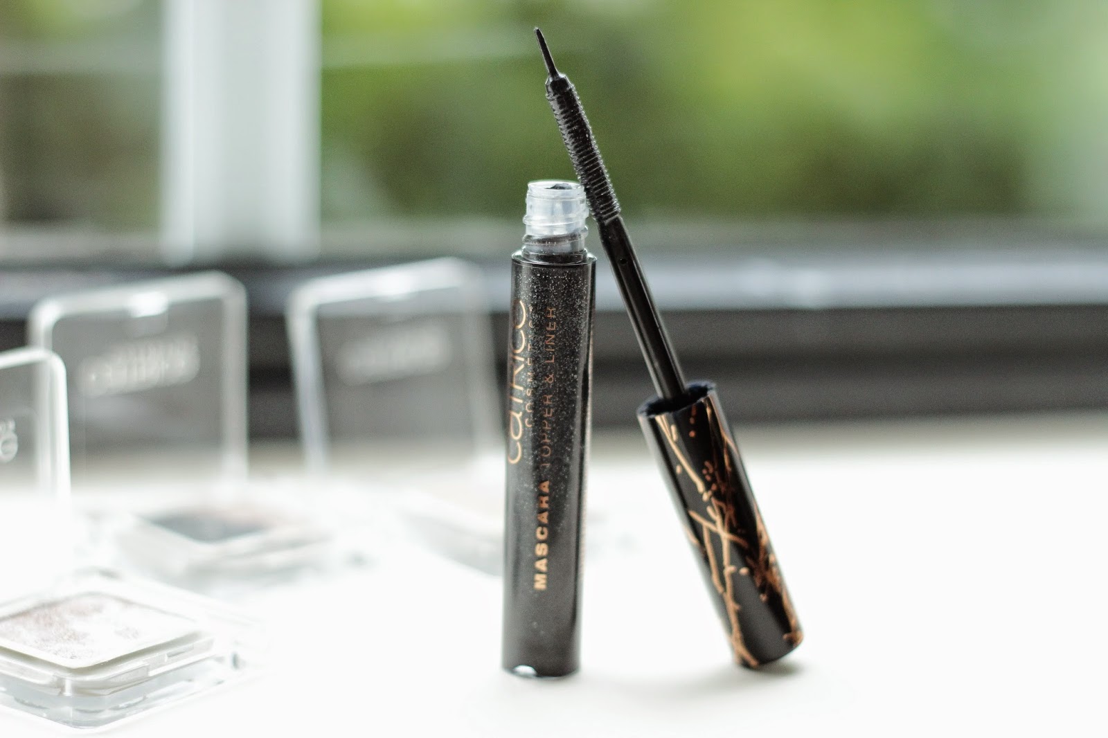 catrice metalure dazzling dark mascara topper en liner swatches review