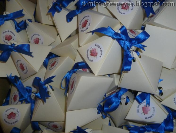 Behind Green Eyes Crafty Christmas DIY Pyramid Gift Boxes