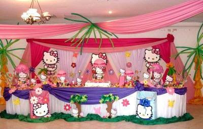 DECORACIÓN CON GLOBOS Y TELAS CON HELLO KITTY