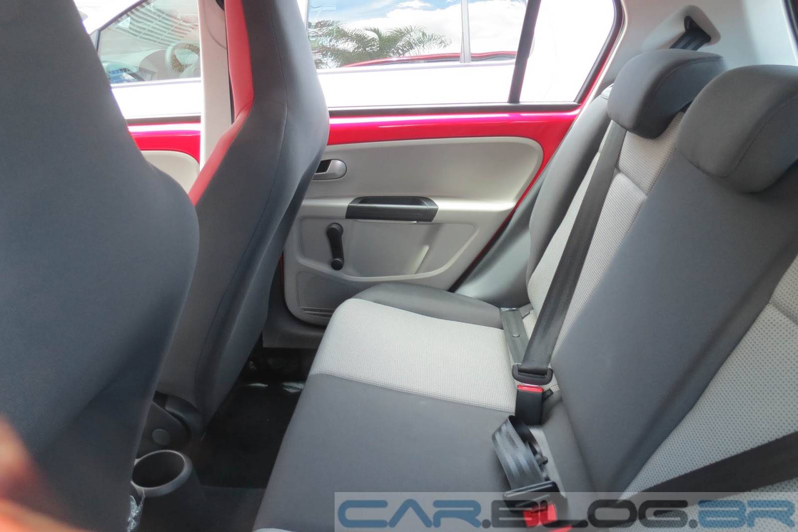 Volkswagen-up!-versao-High-up!-interior+
