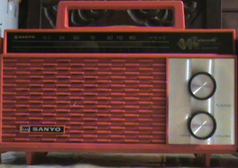 EL MUNDO DE WILLIAM GUZMÁN LAS EMISORAS DE RADIO DE EL SALVADOR ('80s)
