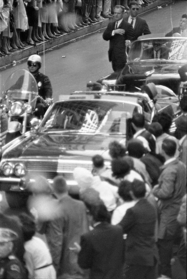 11/22/63 MAIN STREET - SAs Ready, Landis, and Bennett (looking upward) with a smiling Roberts