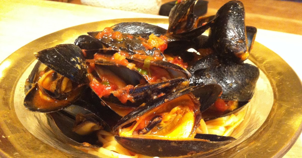 David Doesn't Bake Mussels Marinara