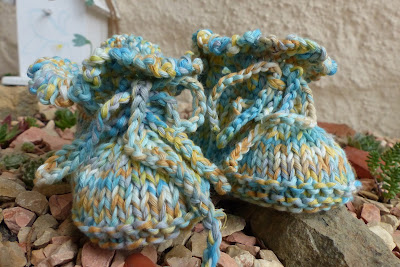 gestrickte Babyschuhe