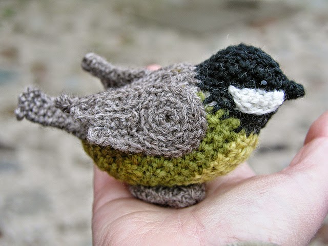 Crochet titmouse by Agnieszka Nowak on Flickr.