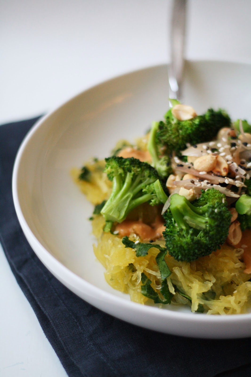 Sevengrams SPAGHETTI SQUASH + BROCCOLI WITH A NUTTY LIME SAUCE