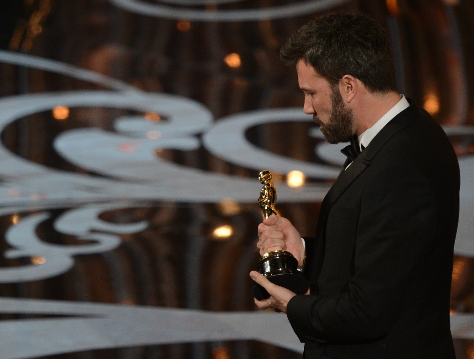 http://2.bp.blogspot.com/-stBYjBIkKP4/USsLlAmWqyI/AAAAAAAAG7E/_ZYSou8-z6I/s1600/affleck-tio-oscar.jpg
