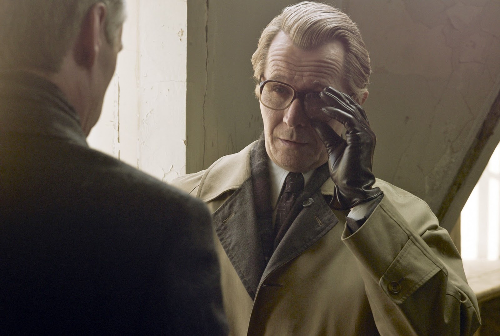 http://2.bp.blogspot.com/-sucdMVsPCG0/TwrFhXGbyyI/AAAAAAAAH6k/dB0x2joe4DE/s1600/Tinker+Tailor+Soldier+Spy+Smiley+adjusts+glasses+Gary+Oldman.jpg