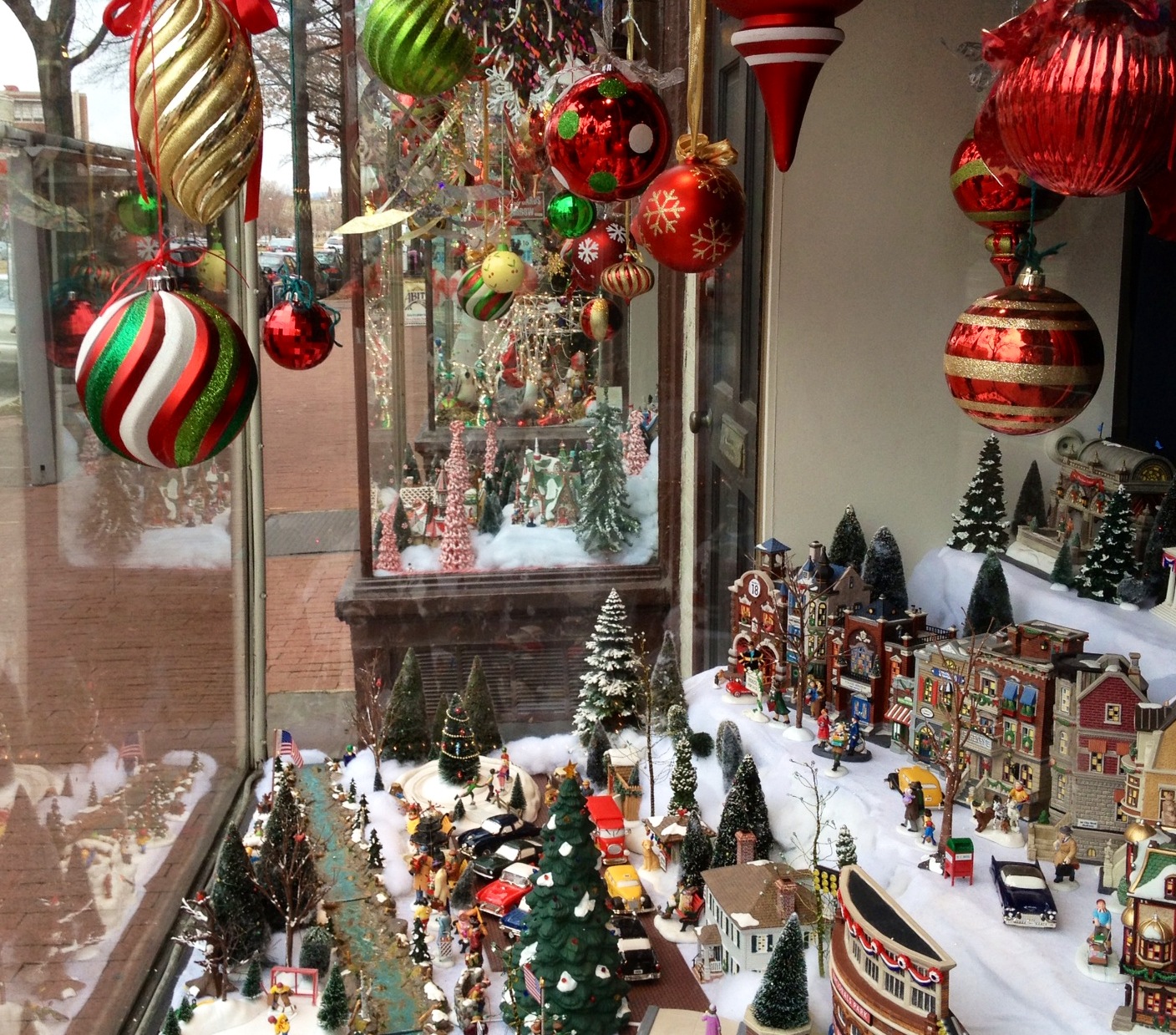 LIT's Living on Capitol Hill (Hell!?) Coldwell Banker Annual Christmas