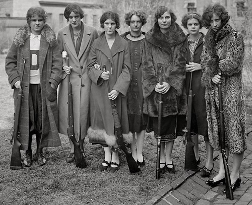 20s+women+with+guns.jpg