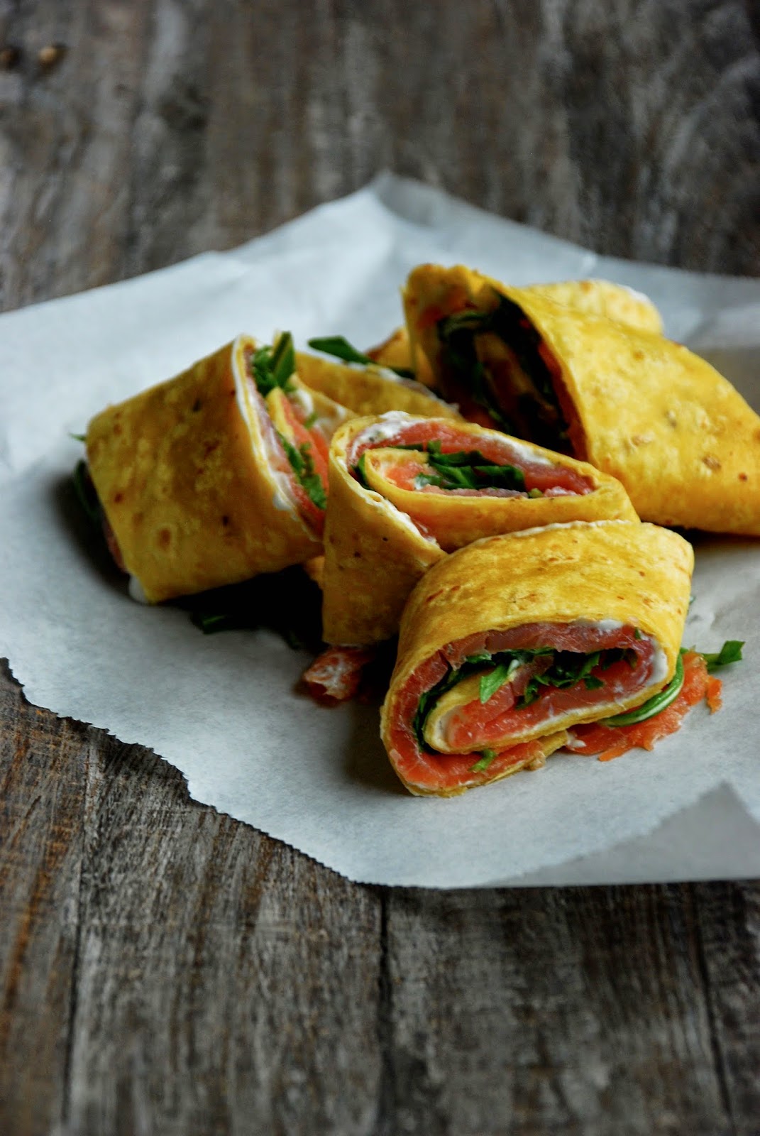 . wrap met gerookte zalm, zure room en rucola