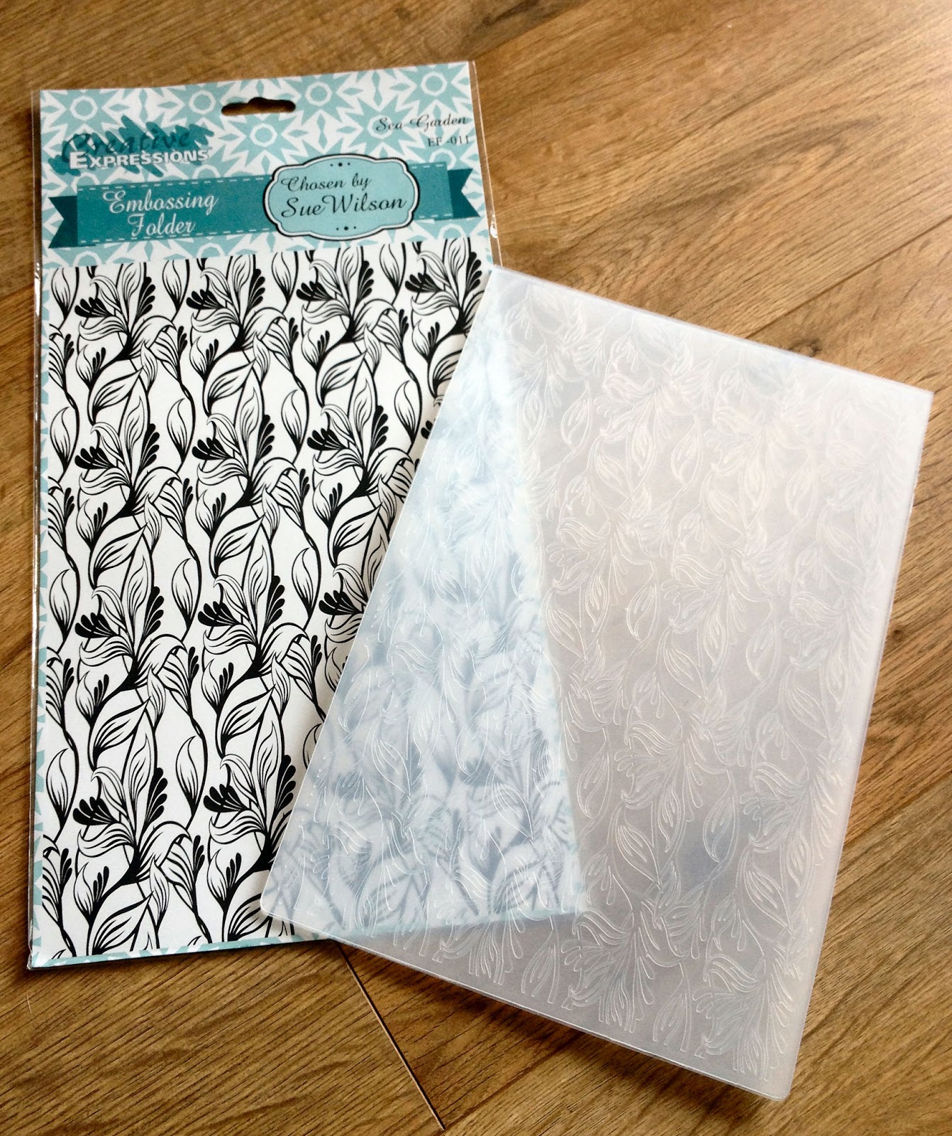 PinkCraftyDevil Sue WIlson A4 Embossing Folder Sea Garden