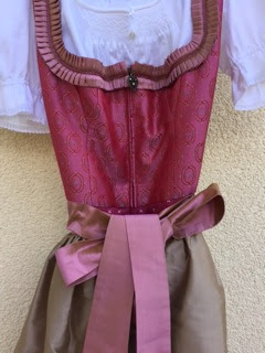 Brautdirndl - Trachtemodehaus Grasegger Garmisch-Partenkirchen Brautdirndl - Trachtemodehaus Grasegger Garmisch-Partenkirchen