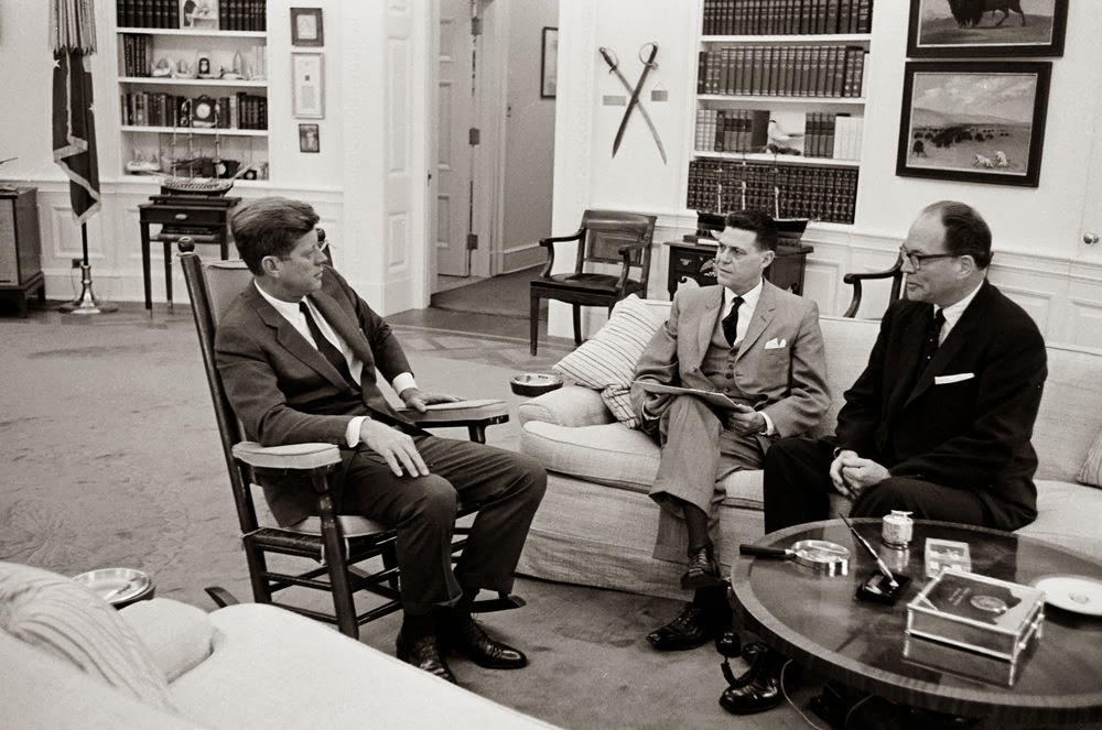 JFK-In-Oval-Office-November-21-1963.jpg