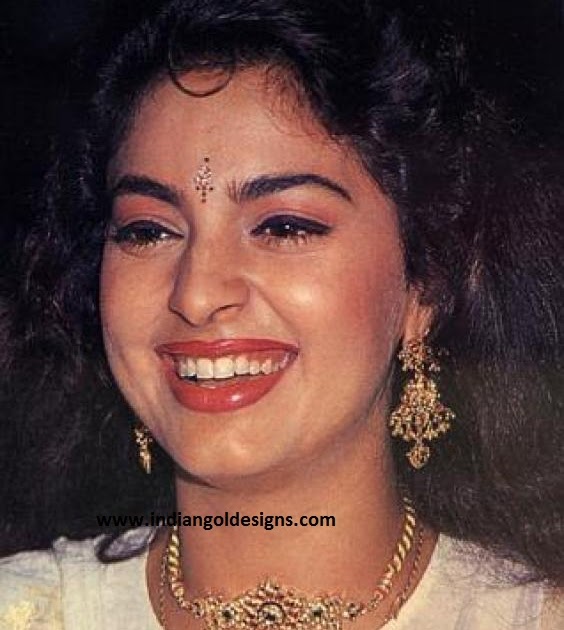 Gold and Diamond jewellery designs: Juhi Chawla in antique gold choker