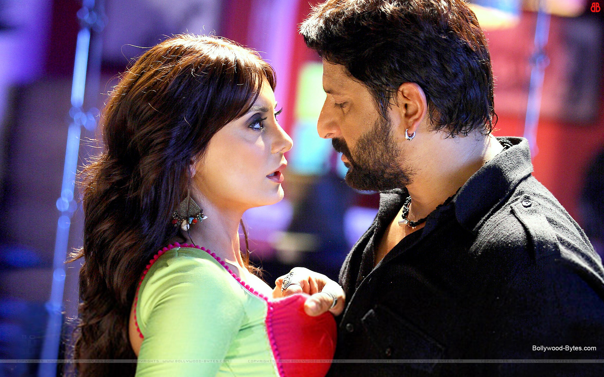 http://2.bp.blogspot.com/-t0rh7H2YGfQ/USXWTEDNvII/AAAAAAAAbo4/sUpTySzCF9s/s1920/Zila-Ghaziabad-+super-Minisha-Lamba-Arshad-Warsi-HD-Wallpaper-08.jpg