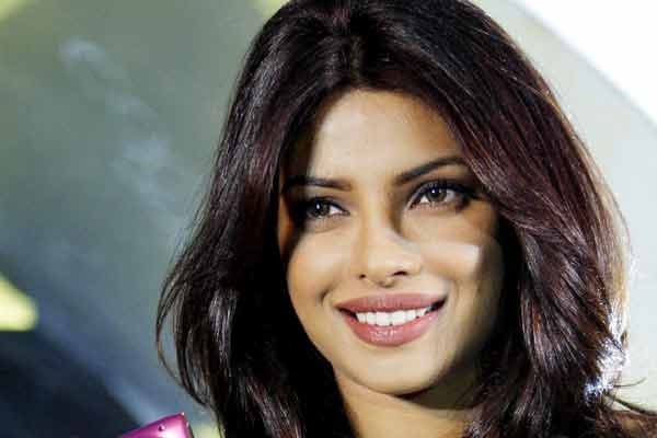 priyanka-chopra-cute-smile-793800.jpg