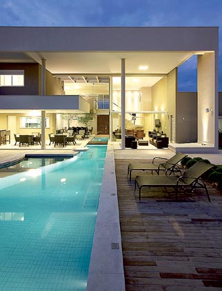 Como vivem os Milionários: As mais belas piscinas em luxuosas mansões