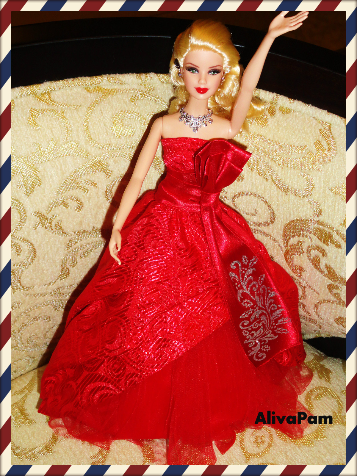 Dolls Valley: Holiday Barbie 2012