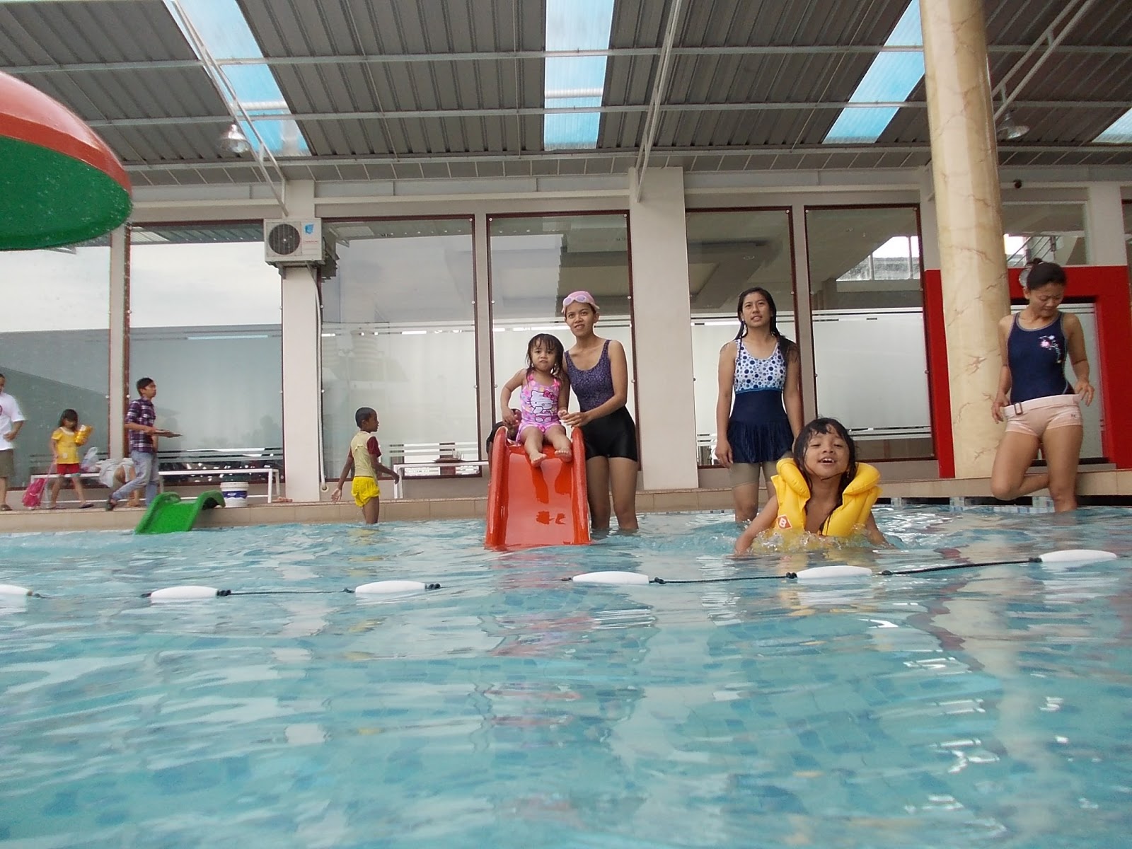 My Old Diary: Di Kolam Renang Gajah Mada Sport Batang, Kamis 6 Juni 2013