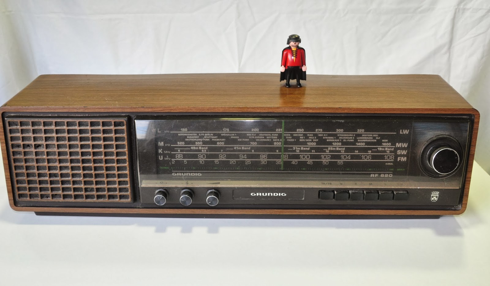 Melopido Vintage Antigua radio Grundig