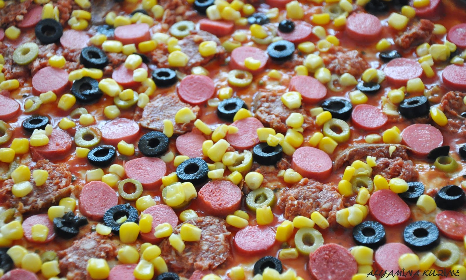 EKMEK HAMURUNDAN PRATİK PİZZA ALYAMİNA KUZİNE