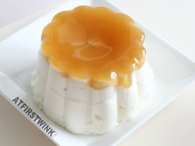 Mona yoghurt pudding met honingsaus | airy yogurt pudding with honey sauce