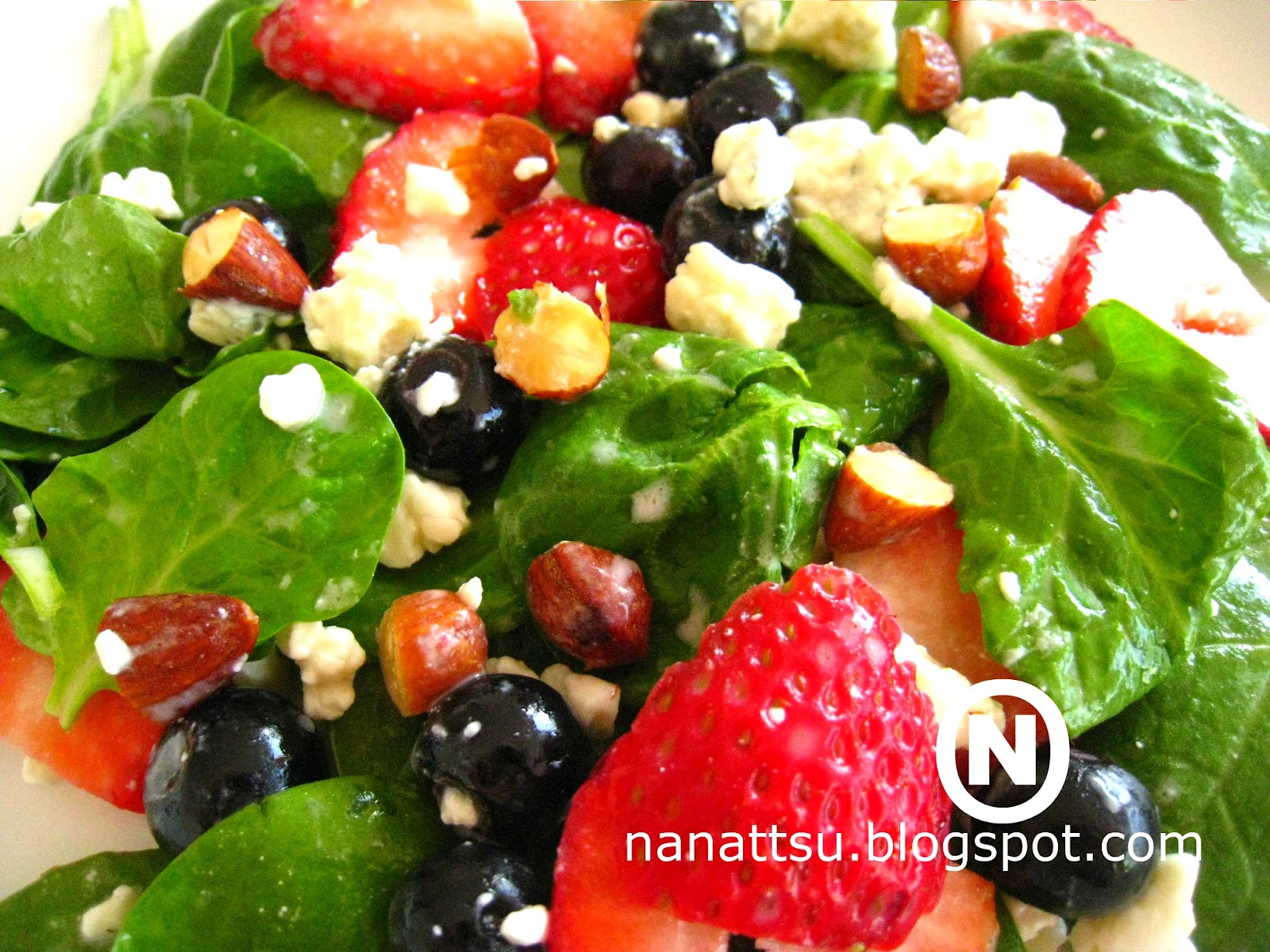 タノシイ In アメリカ いちごとほうれん草のサラダ Strawberry Spinach Salad