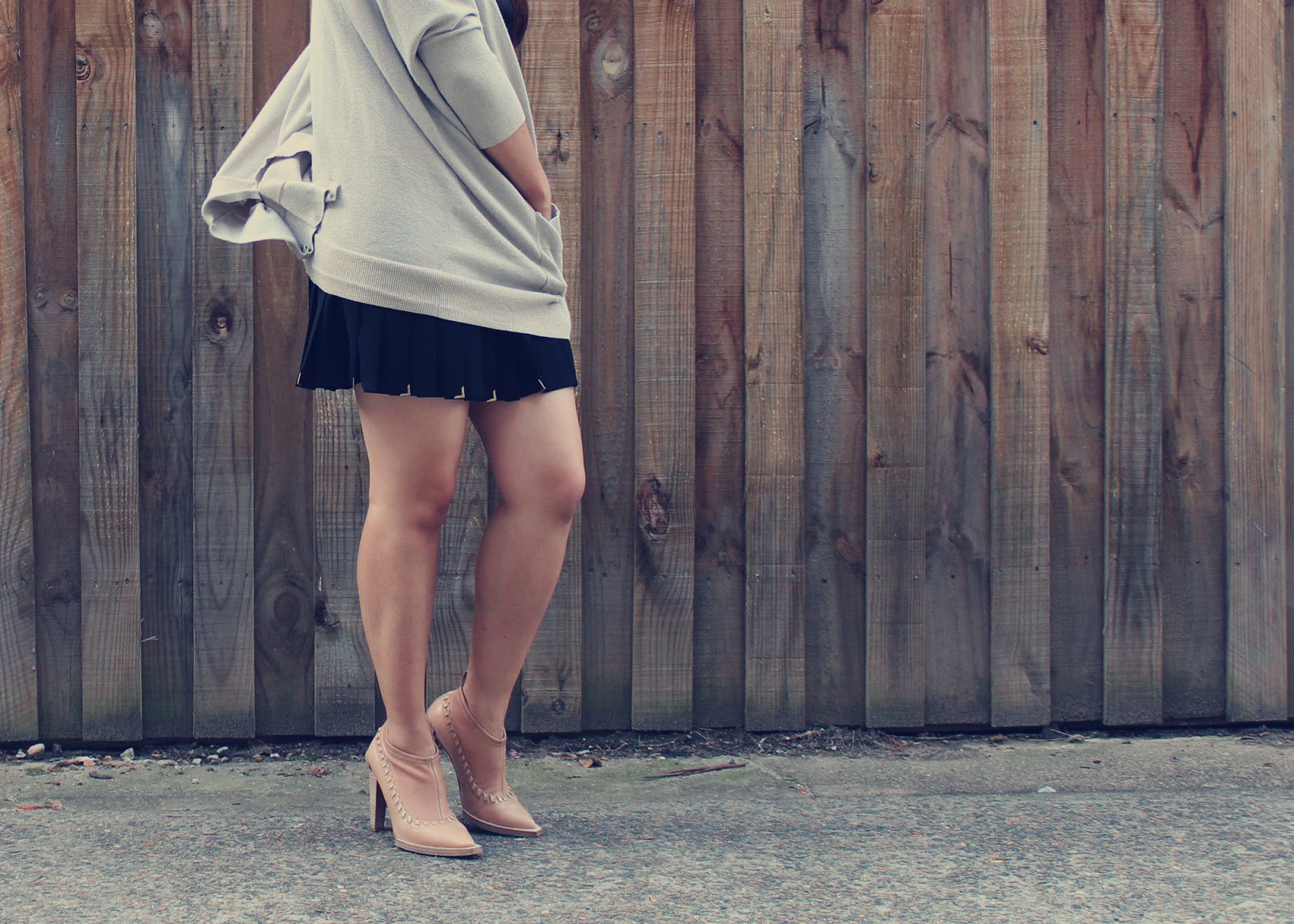 FIND AND STEAL Lookbook Behind the Skirts