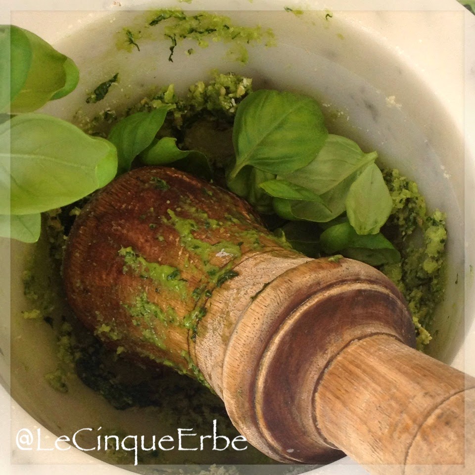 LE CINQUE ERBE Campionato Mondiale di Pesto Genovese al Mortaio