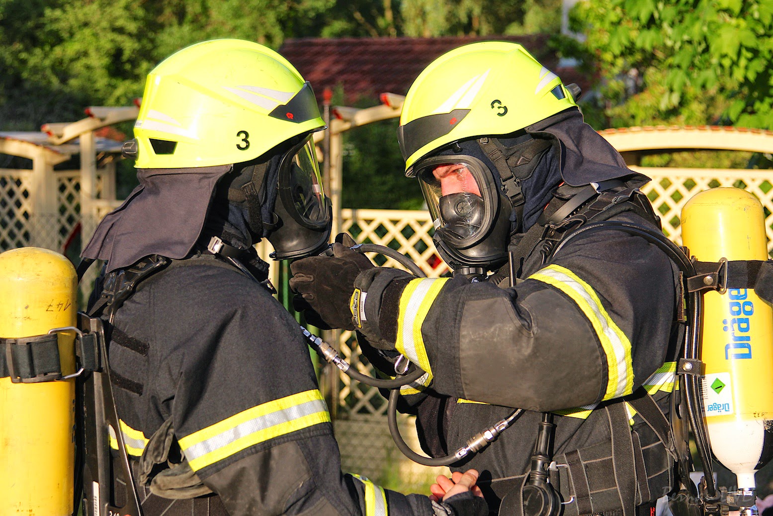 Bernau: Grosseinsatz der Feuerwehr - Bungalow Brand... 30 Bernau LIVE - Dein Stadtmagazin für Bernau bei Berlin