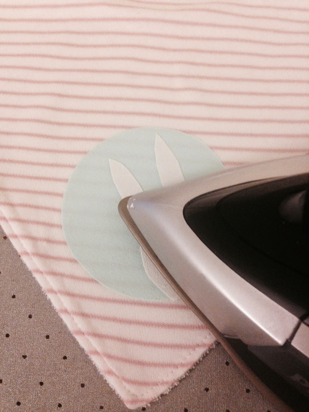 Bundles and Buttons How to use Bondaweb Photo tutorial