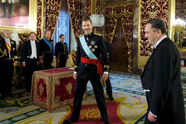 King Felipe VI of Spain (L) receives new Armenian ambassador Avet Adonts (R) at the Royal Palace in Madrid, Spain. Felipe recebe credenciais de novos embaixadores