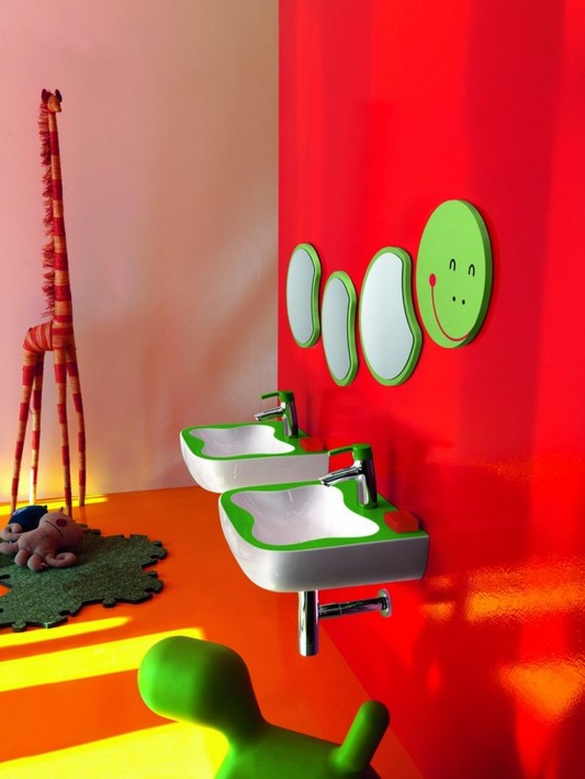Diseños de baños para niños muy coloridos con muebles Florakids de
