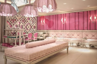 World's First Hello Kitty Spa In Dubai - Massage bed