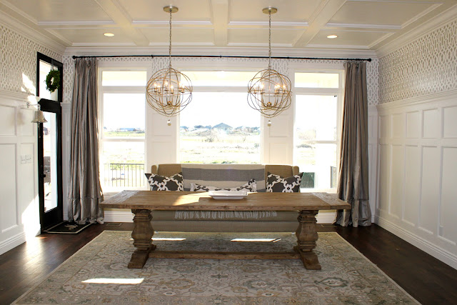 Amy's Casablanca: Dining Room Settee