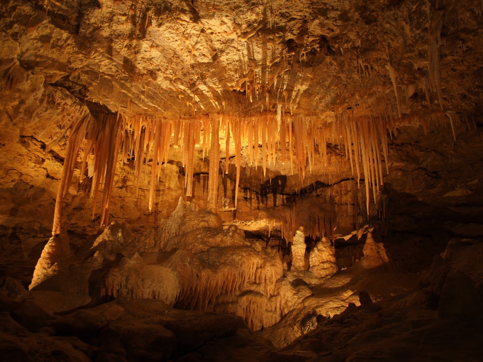 Amazzing Earth: Awesome Limestone Caves