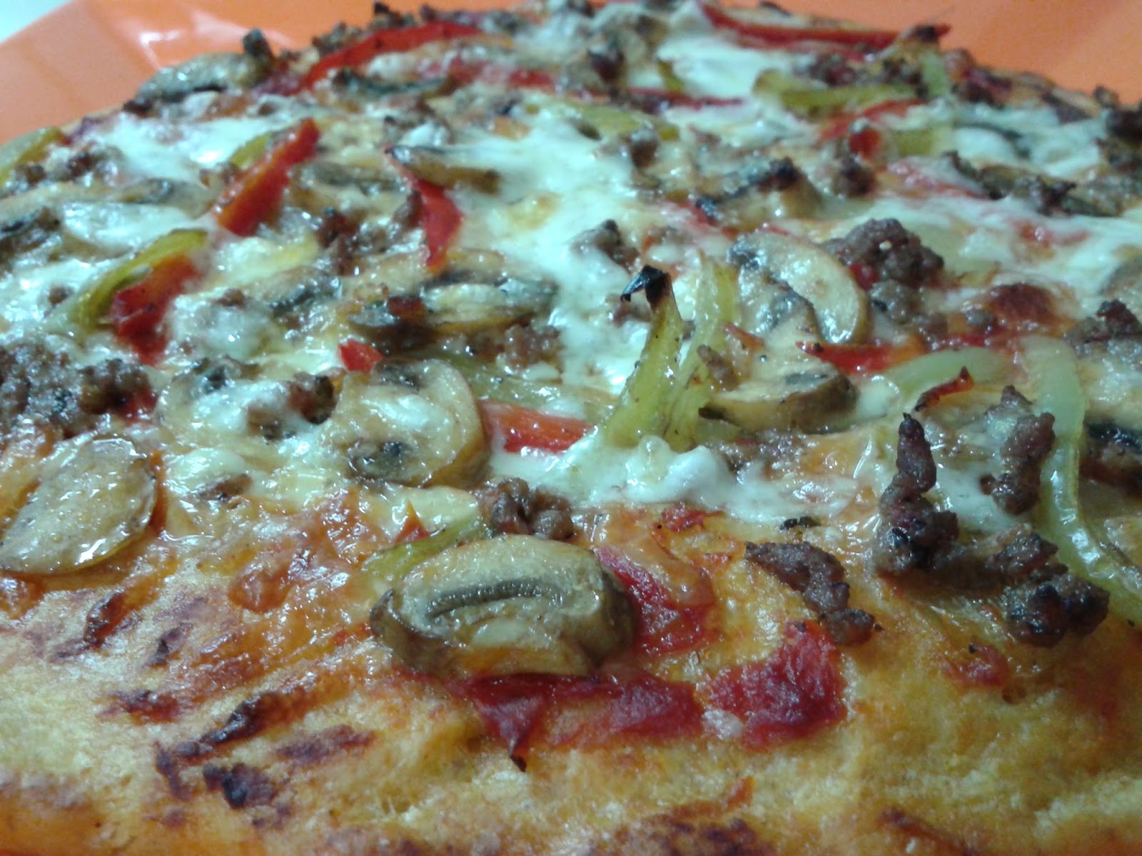 Tombik Cafe MANTARLI BİBERLİ PİZZA